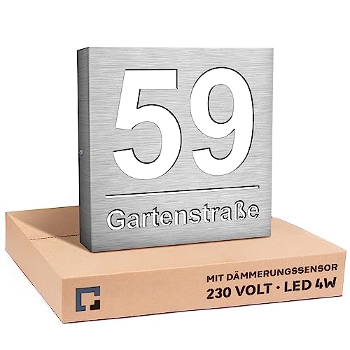 PRINTIMA Premium Gravur Personalisierter Hausnummer Anthrazit Beleuchtet Led Strom 230V, Hausnummernschild mit Dämmerungssensor |30x30cm, 4W/A+++| Wasserdicht, Funktion trifft auf Qualität und Stil von Printima