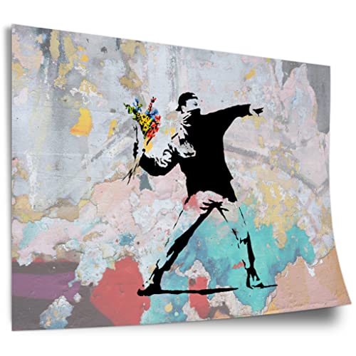 Poster aus Baumwolle Banksy Mann wirft Blumen Activism - Modern Street-Art - Moderner Kunstdruck Klein bis Groß XXL - Geschenk Wohnzimmer, Schlafzimmer Kunstdruck ohne Rahmen, Wandbild - A4, A3, A2. von Printistico
