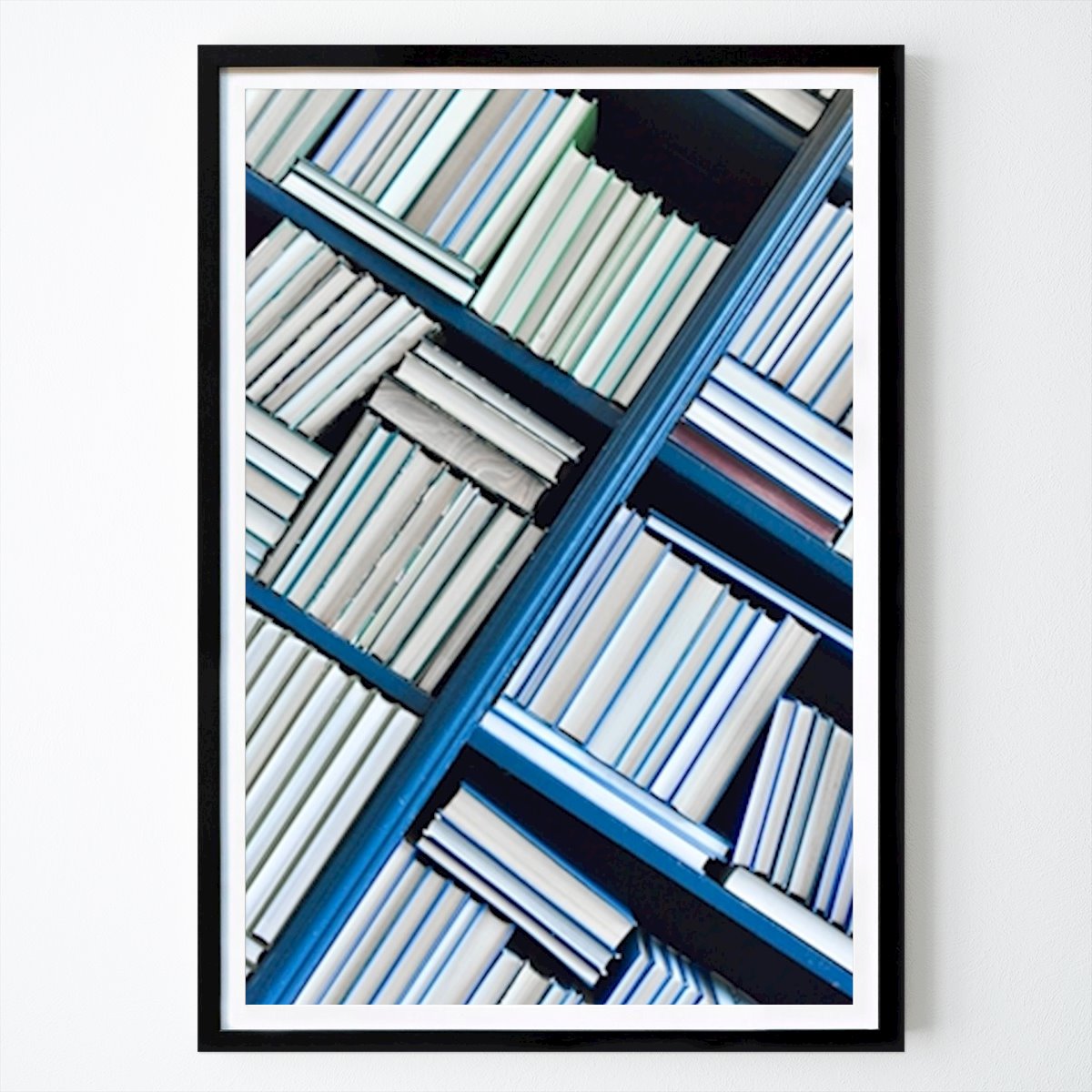 Poster: Blaues Bücherregal von Berit Prohaszka von Printler
