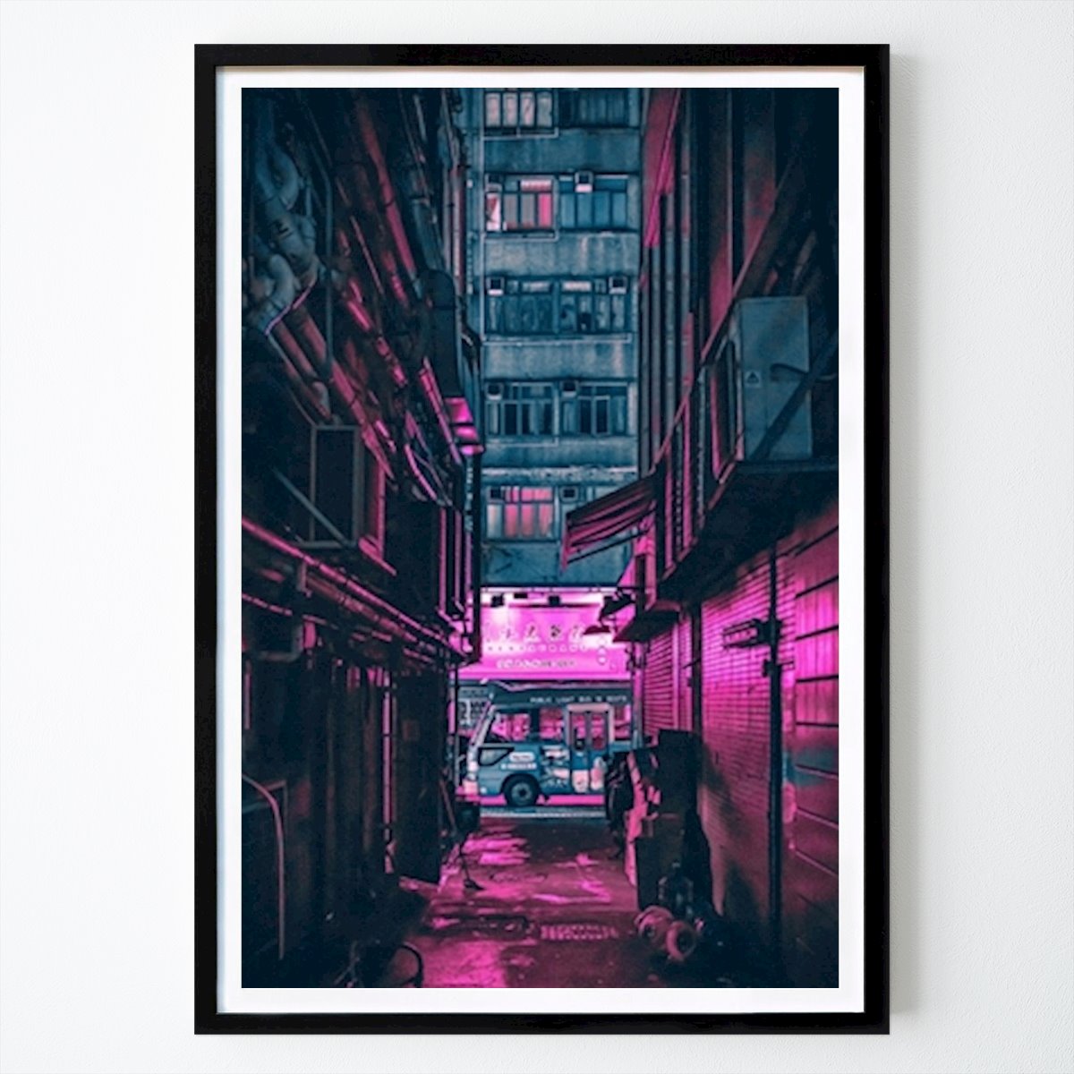 Poster: City Cyberpunk Nachtlicht von Qreative von Printler