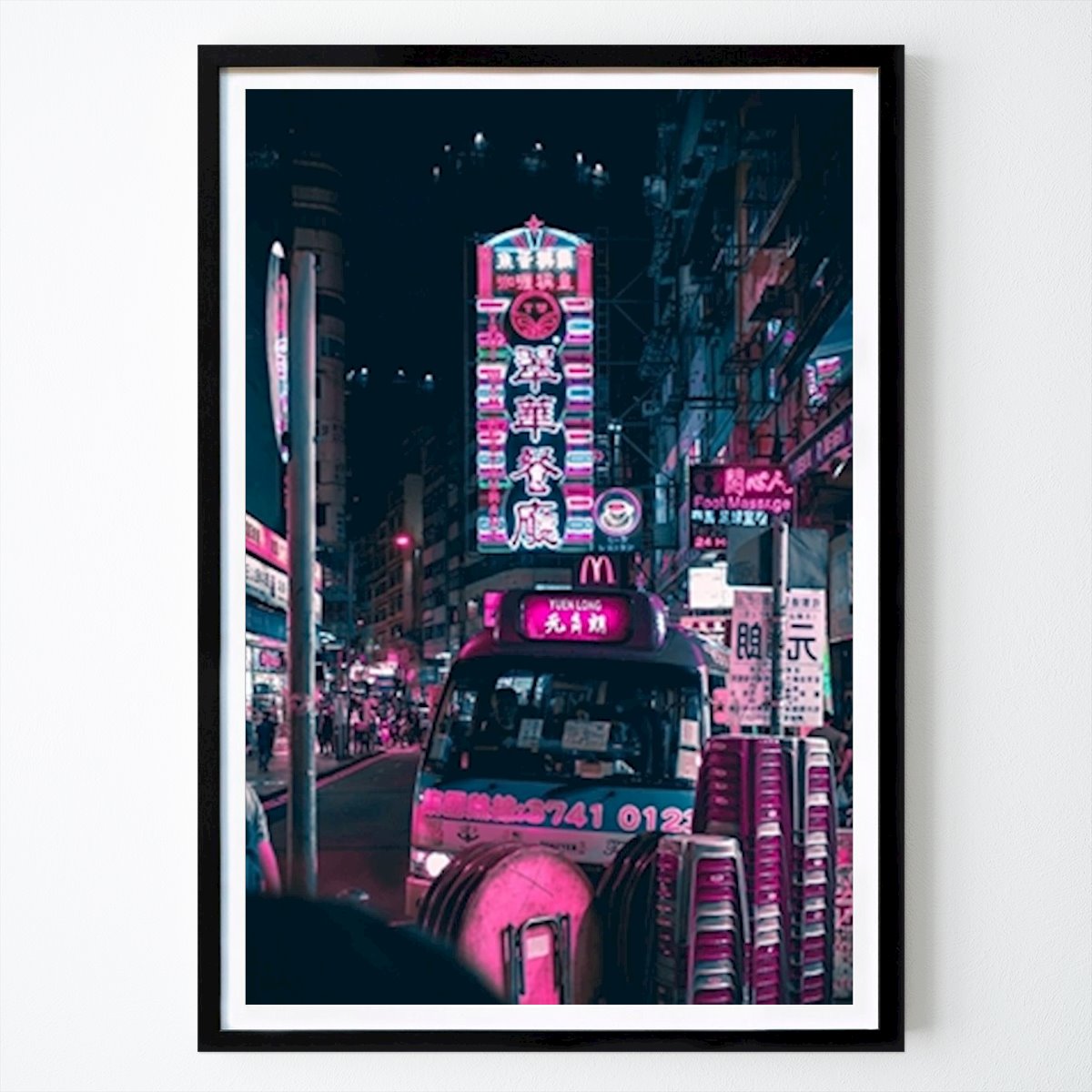 Poster: City Cyberpunk Nachtlicht von Qreative von Printler