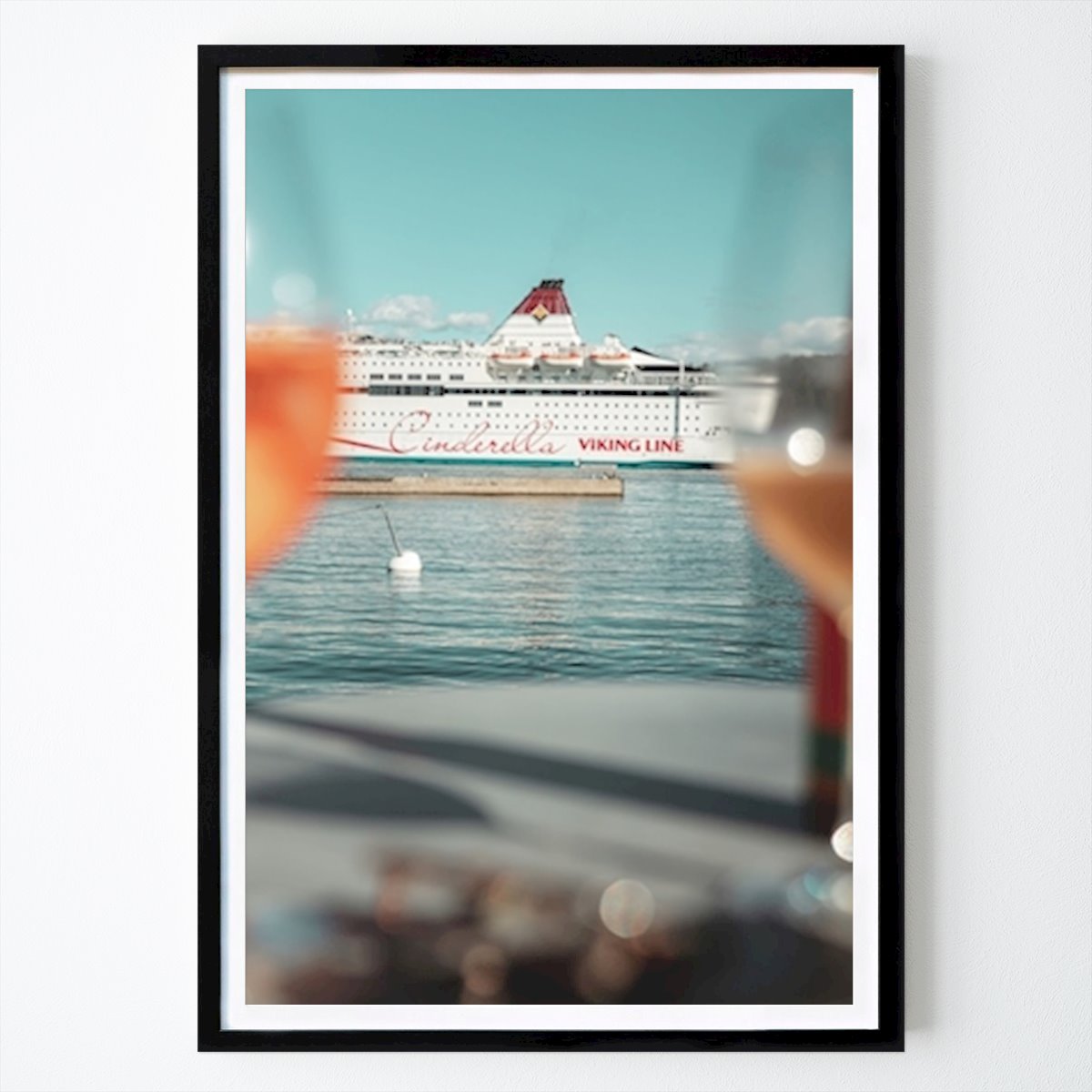 Poster: Ein Glas Kreuzfahrtschiff von John A von Printler