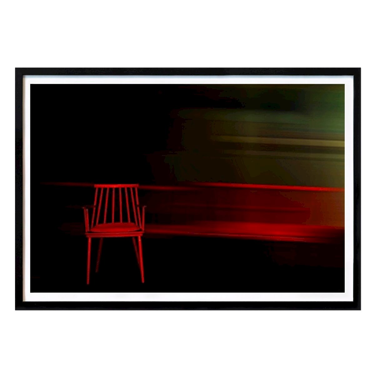 Poster: Monochrom mit Stuhl von Jacqueline Laverde Beltran von Printler