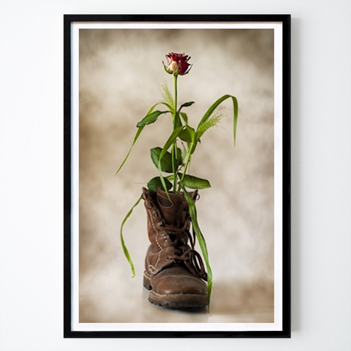 Poster: Rose in Lederstiefelvase von Stephan Zaun von Printler