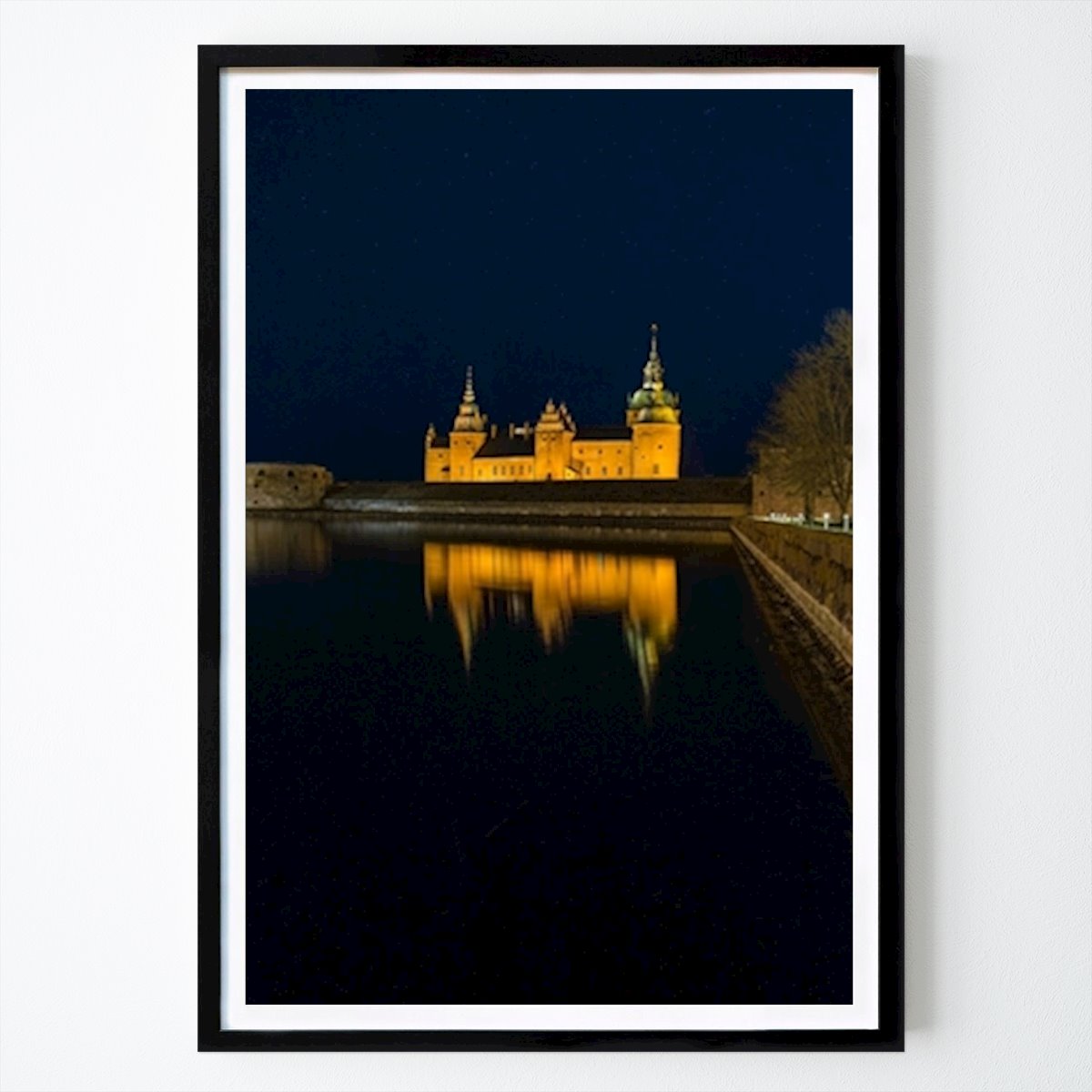 Poster: Schloss Kalmar in der Nacht von Mathias Stalsbo von Printler