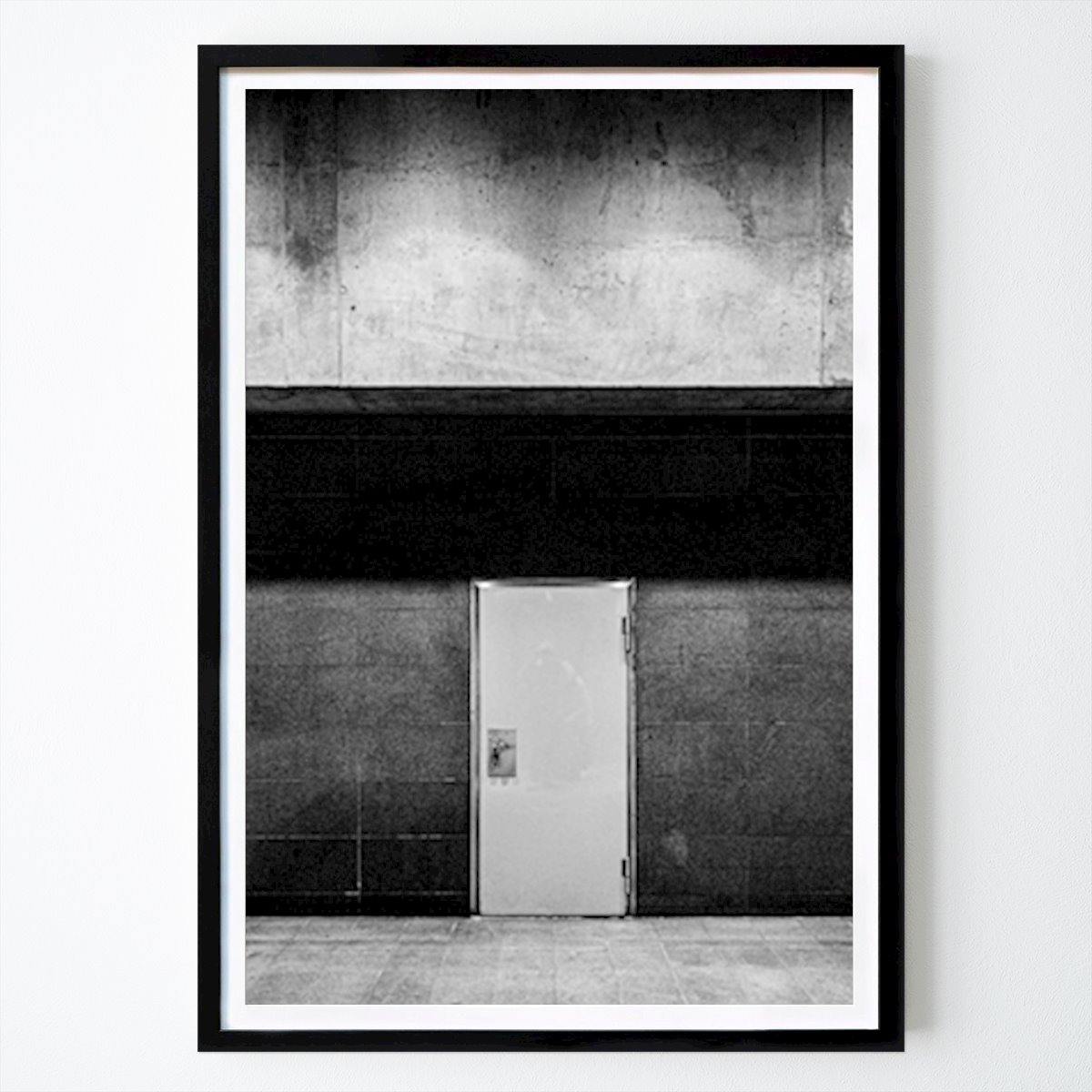 Poster: Zementwand mit Tür von Joakim Ravell von Printler