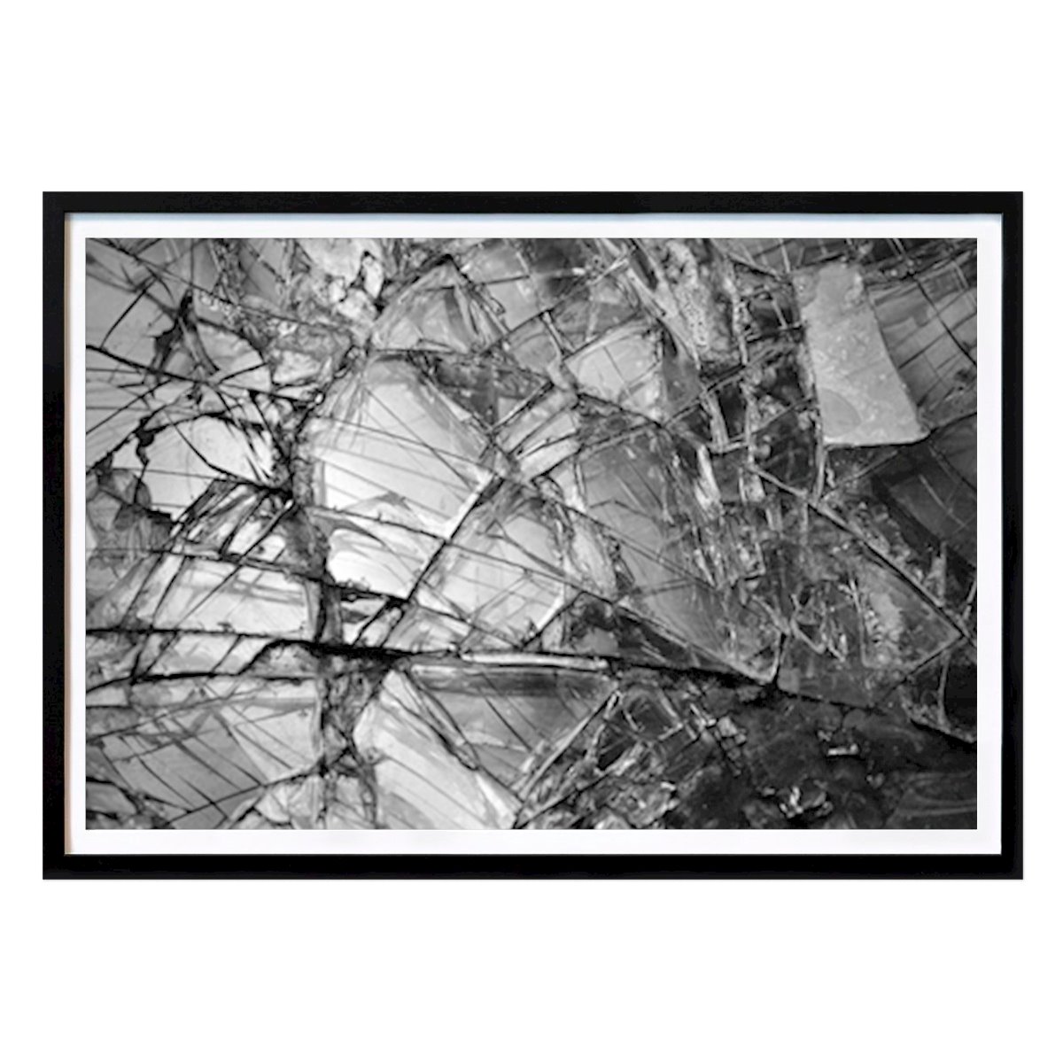 Poster: Zerbrochenes Fenster von Maria-Christine Metzger von Printler