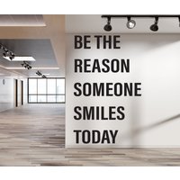 Be The Reason Someone Smiles Today Wandtattoa Büro Teamarbeit Spruch Wandtatto Dekor Inspirieren Motivation Wandkunst Cus165 von Printmize