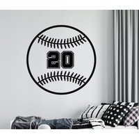 Personalisierte Nummer Baseball Wandaufkleber | Softball Wandsticker Sport Zitat Wandtattat Von Cus163 von Printmize