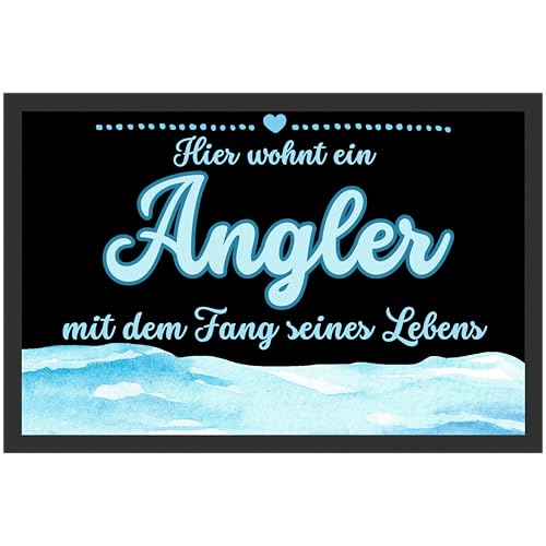 Printparade Hier Wohnt EIN Angler Mit Dem Fang Seines Lebens Liebe Beziehung Fischer Angeln Wortspiel Zusammenziehen Hochzeit Geschenk Fußmatte von Printparade