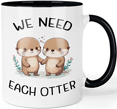 Otter Tasse mit Spruch We need each otter - Geschenk für Paare, Freundin, Ehefrau - liebevolle Tier Partnertasse - beidseitig bedruckt Farbe: Schwarz von Printschmiede