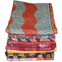 Lot 25 Stück Handgemachte Vintage Kantha Quilt Handarbeit Bestickt Gudari Sale Tagesdecke Ethno Wurf Ralli Baumwolldecke von Priyankatextiles