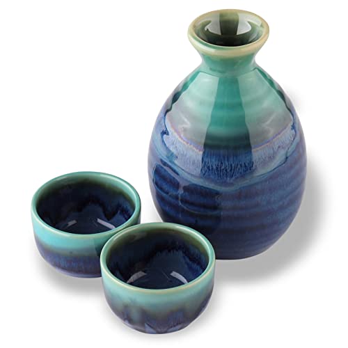 Japanisches Traditionelles Mino Ware Keramik Sake Set, Tokkuri Sake Flasche und 2 Ochoko Guinomi Sake Tassen, Marine Seiryu, Hergestellt in Japan von Product of Gifu Japan