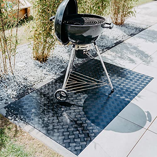 PROFOLIO Schwarze Grillunterlage Für Alle Grills - Bodenschutzmatte als Hitze- und Funkenschutz - Feuerfeste Grillmatte für Gasgrill, Elektrogrill und Holzkohlegrill - 110 x 70 cm - Größe Wählbar von Profolio