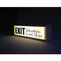 Exit Schild - Leuchtschild Exit, Adventure Is Out Leuchtschrift Leuchttafel Mit Spruch Lightbox Exit Schild - Leuchtschild Exit, Adventure Is Out Leuchtschrift Leuchttafel Mit Spruch Lightbox von Project121