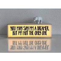 John Lennon Imagine Lightbox Mit Spruch - Leuchtschild You May Say I'm A Dreamer All The People John Lennon Imagine Lightbox Mit Spruch - Leuchtschild You May Say I'm A Dreamer All The People von Project121