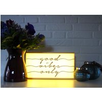 Leuchtkasten Mit Spruch Good Vibes Only - Zitat Home Deocr Wohndekor Leuchtet Schild Lampe Lightbox Beleuchteter Leuchtkasten Mit Spruch Good Vibes Only - Zitat Home Deocr Wohndekor Leuchtet Schild Lampe Lightbox Beleuchteter von Project121