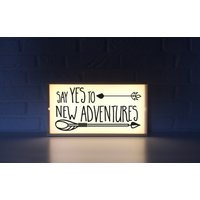 Leuchtschild Mit Zitat - Say Yes To New Advetures Lighted Sign Woth Zitat Inspirierender Spruch Wohndekor Shop Deko Gym Leuchtschild Mit Zitat - Say Yes To New Advetures Lighted Sign Woth Zitat Inspirierender Spruch Wohndekor Shop Deko Gym von Project121