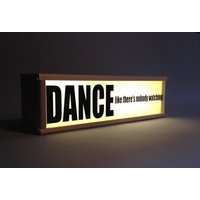Spruch Lightbox - Dance Like There's Nobody Watching Lampe Tänzer Geschenk Geschenk Für Tänzerin Leuchtschild Wohndekor Spruch Lightbox - Dance Like There's Nobody Watching Lampe Tänzer Geschenk Geschenk Für Tänzerin Leuchtschild Wohndekor von Project121