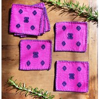 Handbesticktes Untersetzer Set, Fuchsia Made in Mexico Handbesticktes Untersetzer Set, Fuchsia Made in Mexico von ProjectArtefakto