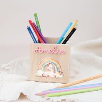 Personalisierter Stiftebecher Aus Holz, Stiftehalter Regenbogen Einhorn, Weihnachtsgeschenk Mädchen Einschulung Schulkind Deko Kinderzimmer von ProjectBowShop