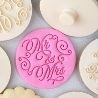 Mr & Mrs - Bride Groom Stamp Embosser With Handle Cookie & Fondant Cutter Wedding Mr & Mrs - Bride Groom Stamp Embosser With Handle Cookie & Fondant Cutter Wedding von ProperStampAndCutter