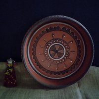 Terrakotta Handbemalte Servierplatte | 28cm Braun Unglasiertes Gundiyali Keramik, Tontöpfe von Prosperity21