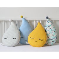 Regentropfen Kissen, Süßes Baby Junge Kinderzimmer Dekor, Kissen Mit Pom Pom, Kleinkind Throw von ProstoConcept