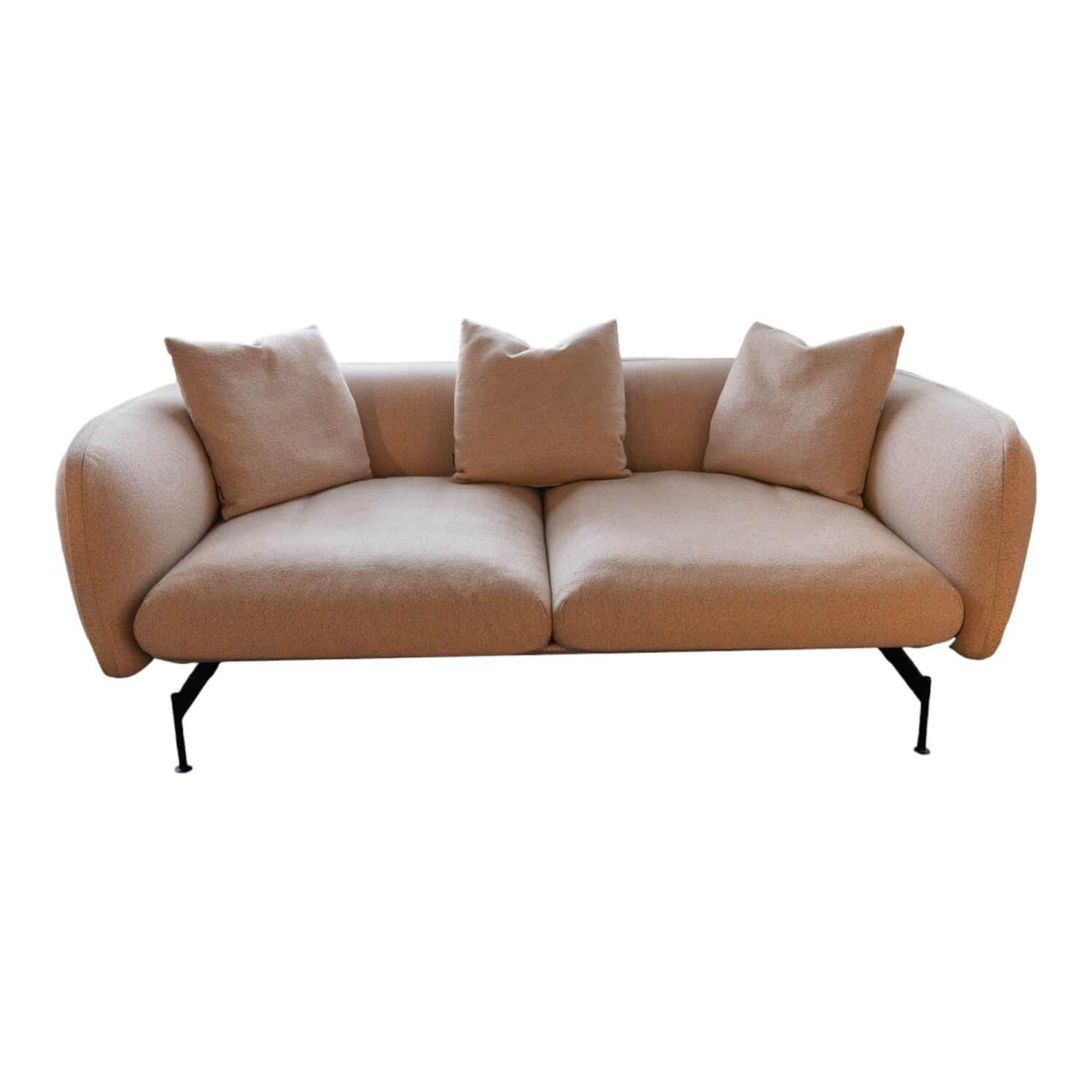 Sofa Echo Bezug Stoff Mica Melba Grau Gestell Metall Schwarz Sofa Echo Bezug Stoff Mica Melba Grau Gestell Metall Schwarz von Prostoria