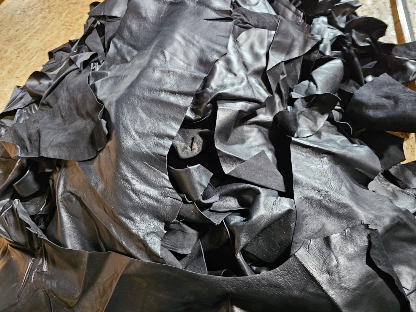 Provellus Bastelnaturmaterial Ziegen Leder Abschnitte schwarz gefärbtes Naturleder 0.7mm Nappa Leder von Provellus