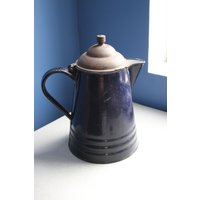 Blaue Emaille-Kaffeekanne von ProvoquerlaCuriosite