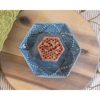 Harmonie Handgemacht Keramik Seifenschale-Mit Mandala Muster-Aquamarin Blau von PrunkwindeKeramik