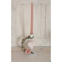 Kerzenhalter Blümchen Gesteck Mit Herz Stabkerzen Weiß Rosa Kerzenhalter Blümchen Gesteck Mit Herz Stabkerzen Weiß Rosa von PueppisWelt