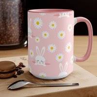 Lächelnde Hasen Und Gänseblümchen Tasse | Ostern Kaffeebecher von PuffinLime