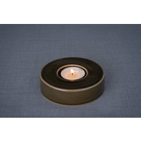 Handgefertigter Kerzenhalter Für Feuerbestattungsurnen "Caleo" - Ölgrün/Keramik von PulvisArtUrns
