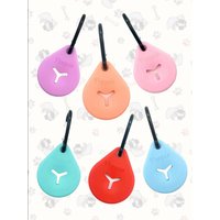 Kotbeutelhalter Poopie Mit Karabiner Kotbeutelhalter Poopie Mit Karabiner von Pummelpony