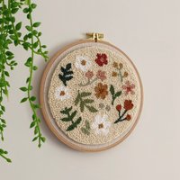 Punch Needle Blumen Wandbehang Handgefertigtes Baumwoll Dekor Punch Needle Blumen Wandbehang Handgefertigtes Baumwoll Dekor von PunchioArt