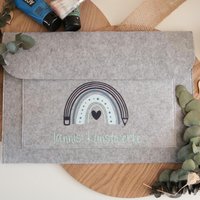 Personalisierte Sammelmappe Aus Filz Für Kinderbilder - Geschenk Zum Geburtstag, Kindergartenstart O Zur Einschulung Motiv Regenbogen von PunktPunktKommaPlott