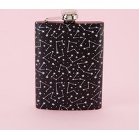 Constellation Edelstahl-Flachmann - Schwarz // Metall-Flachmann, Alkohol-Flachmann, Sassy, Wichteln Punky Pins von Punkypins