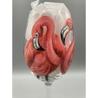 Handbemalte Flamingos Auf Einem Weinglas, Einzigartige Gläser von PupArtByJennifer