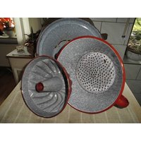 3 Teile Antike Emaillien Schüssel/Sieb Backform Um 1930 3 Teile Antike Emaillien Schüssel/Sieb Backform Um 1930 von PureNostalgie