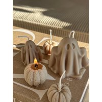 Bootiful Ghost Kerze | Geisterkerze Kerzen Handmade Halloween Dekoration Tischdeko Kürbis Herbst Autmn Geschenkidee Grusel Bootiful Ghost Kerze | Geisterkerze Kerzen Handmade Halloween Dekoration Tischdeko Kürbis Herbst Autmn Geschenkidee Grusel von PurelydecorbyAR