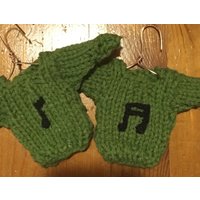 Musiknote Ornamente, Kleine Weihnachtspullover Ornamente Mit Musiknoten von PurpleBasset