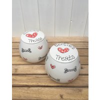 Personalisierte Hunde Leckerlidose Handbemalte Keramik Zur Aufbewahrung Von Haustieren Mit Vakuumdeckel. Haustier-Leckerli von PurpleGlazePotteryUK