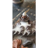 Lavendel Und Rose Rückfluss Räucherkegel, Handgetauchter Räucherkegel ~ Echter Kräuterlavendel Kombiniert Mit Dem Berauschenden Duft Der Rose von PurplePeacockCandles