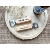 Flaschenöffner Personalisiert, Bieröffner Aus Holz, Bester Papa, Weltbester Vatertagsgeschenk, Geschenk Für Opa , Geschenk Zum Vatertag Flaschenöffner Personalisiert, Bieröffner Aus Holz, Bester Papa, Weltbester Vatertagsgeschenk, Geschenk Für Opa , Geschenk Zum Vatertag von Purzelbaer