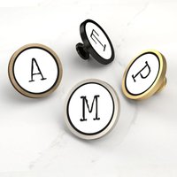 Schreibmaschinen-stil Alphabet-Buchstaben - Und Zahlenschrank-Schubladenknöpfe, Vintage-Schwarz-Weiße Anfangsschrank-Schubladenmöbelknäufe von PushkaHome