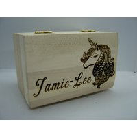 Personalisierte Schmuckbox - Name Laser Gravierte Holz Aufbewahrungskiste Einhorn Design Mit Namen von Pyracord