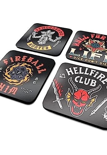 Pyramid International Stranger Things Untersetzer-Set (Hellfire Club Design) Untersetzer Set mit 4 Korkuntersetzern und Stranger Things Geschenke - Offizieller Stranger Things Merchandise, Braun, 10 x von Pyramid International