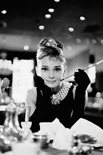 Audrey Hepburn (Breakfast At Tiffany's B&W) Poster - 24" x 36" von Pyramid America